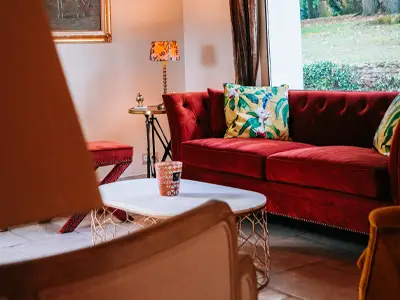 Chambre élégante avec lit double 160 cm et décoration soignée