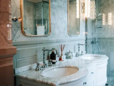 Suite avec salle de bains privative et literie cinq étoiles