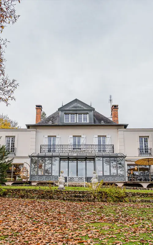 Façade d'honneur du manoir principal