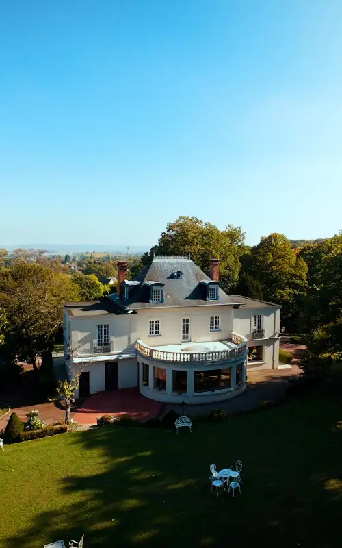 Vue aérienne du bâtiment principal