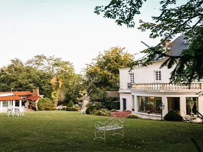 Maison de poupée ancienne