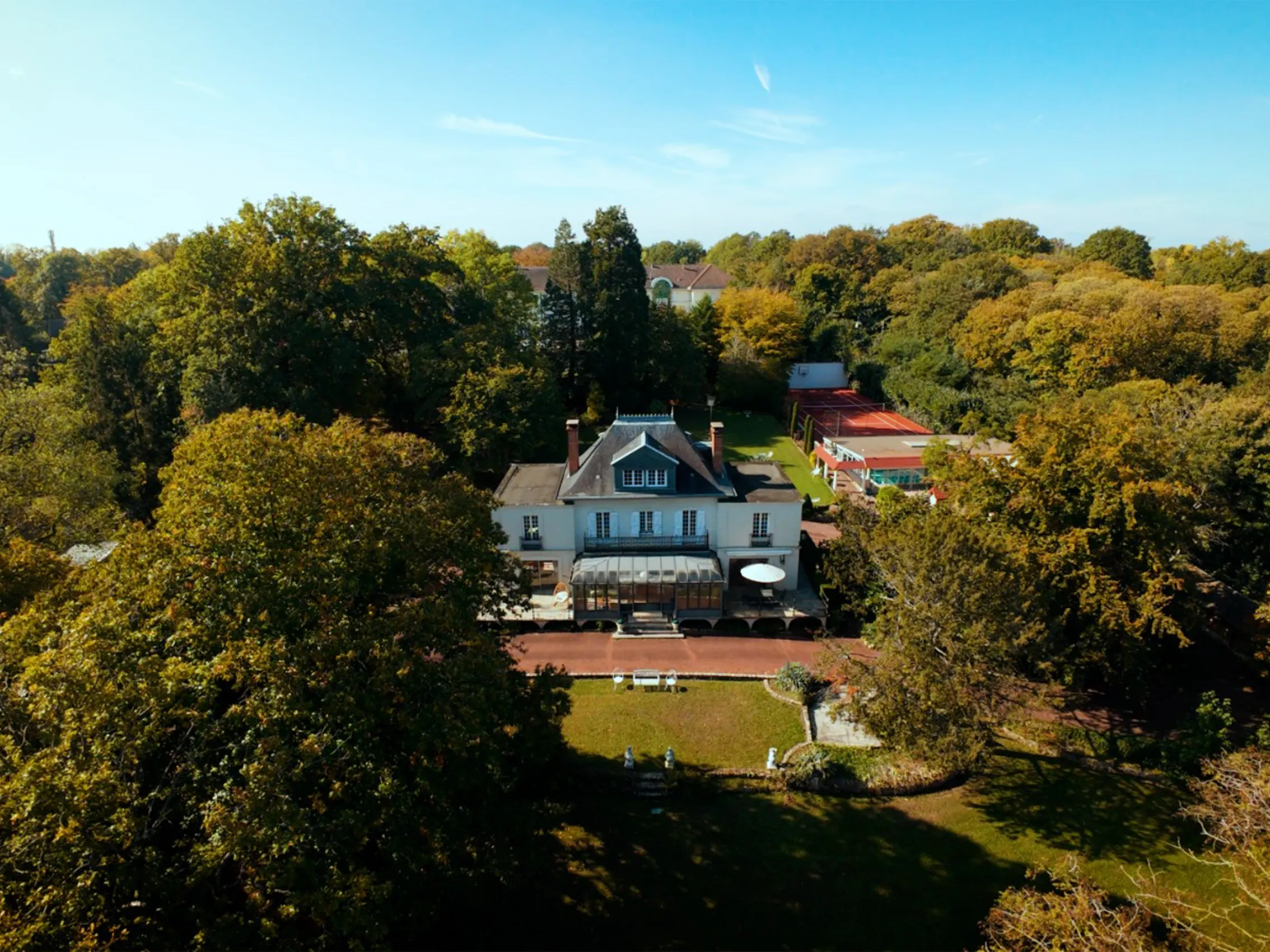 Vue aérienne du domaine Villa Clairemaison