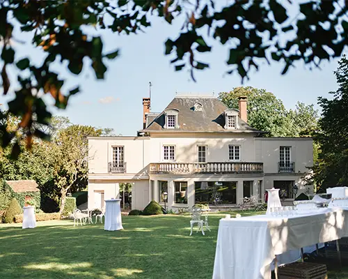 Vin d'honneur sur la terrasse avec vue sur le parc