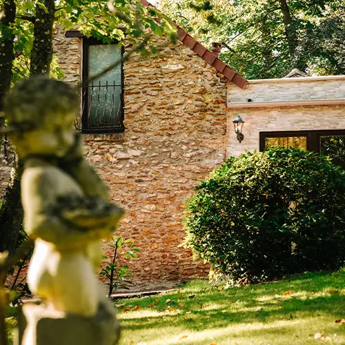 Jardins à la française pour pauses séminaires Villa Clairemaison - Espace détente professionnel