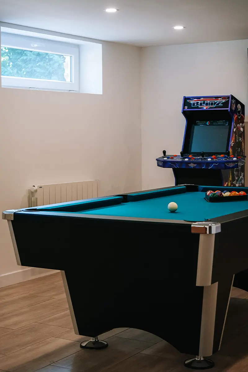 Salon privé avec billard pour réunions séminaires Villa Clairemaison